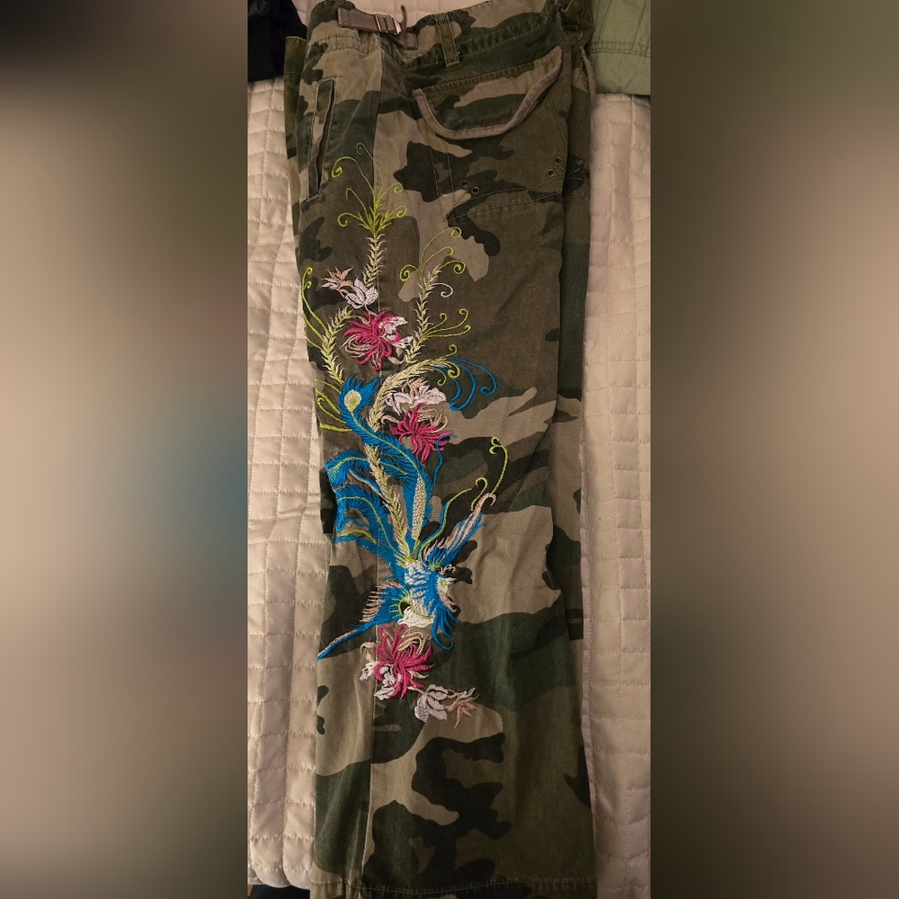 TwentyOne Retro Camo pants with embroidered peacock birds floral Size 6